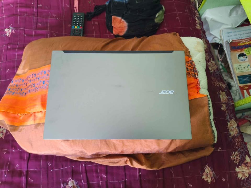 Acer Aspire Lite laptop exterior design showing build quality and clean silver finish