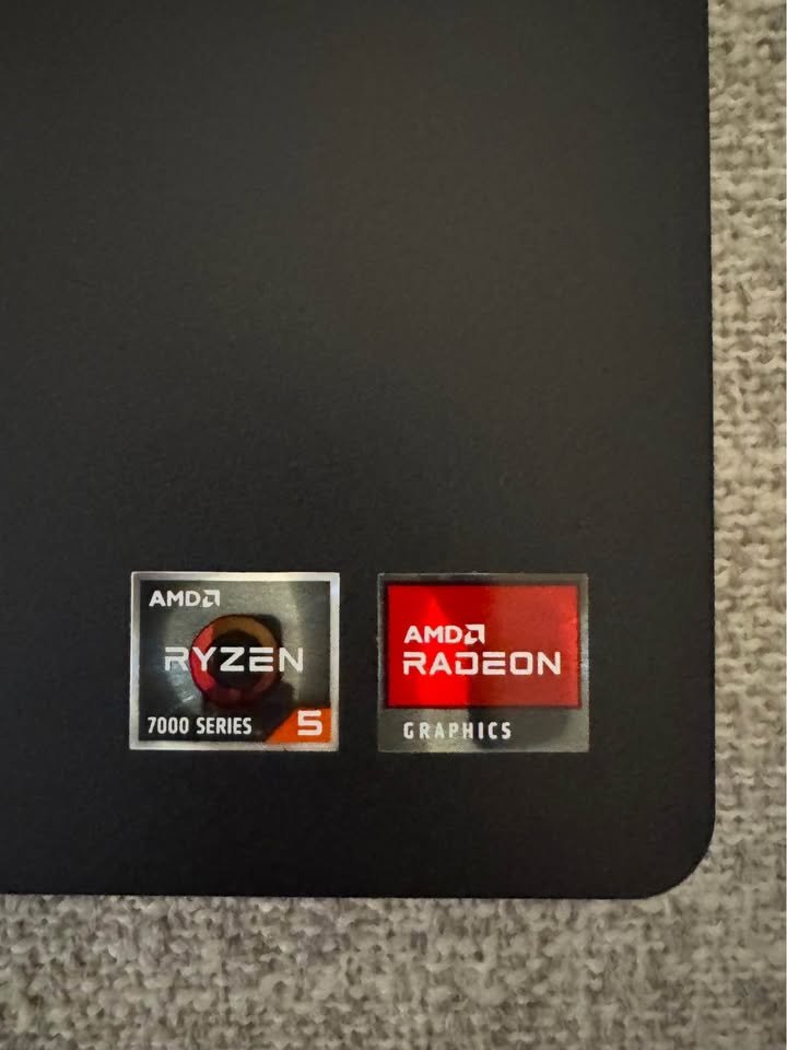Close-up image showing AMD Ryzen 5 7000 series CPU and integrated AMD Radeon graphics branding on Dell Inspiron 15 3535