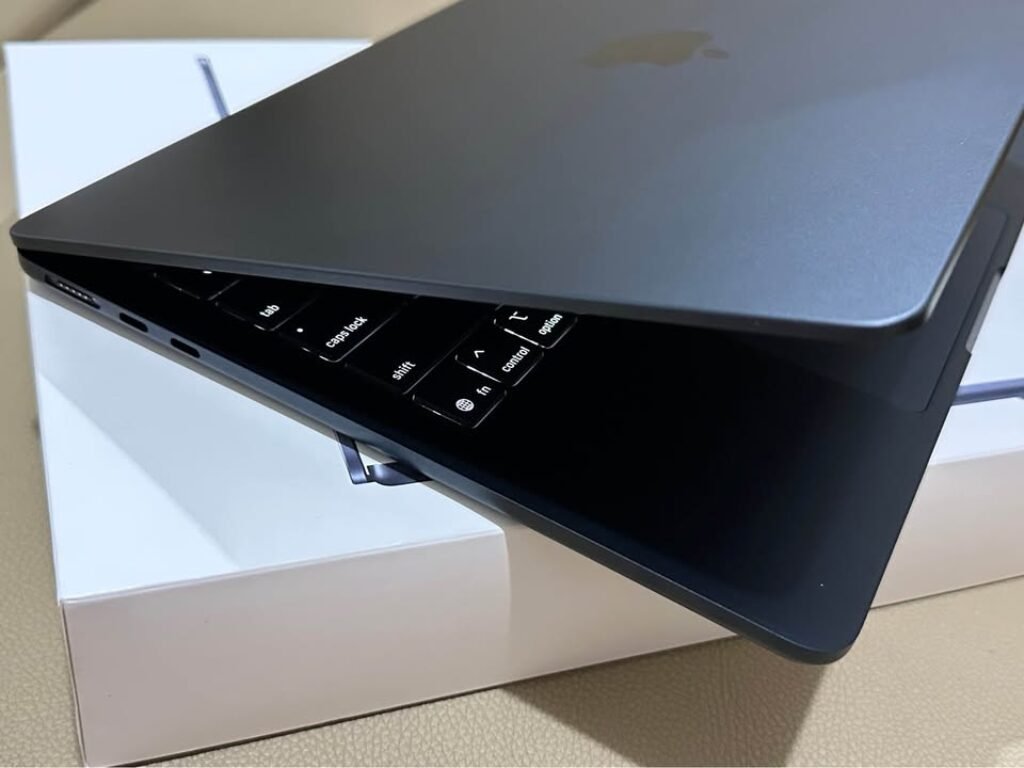 Side view of MacBook Air 13-inch (M4) showing USB‑C ports on the Midnight finish
