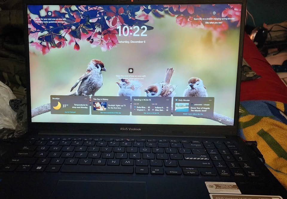 ASUS Vivobook 15 Intel Core i5 13420H 13th Gen laptop keyboard with full-size layout, numeric keypad, and ergonomic key spacing