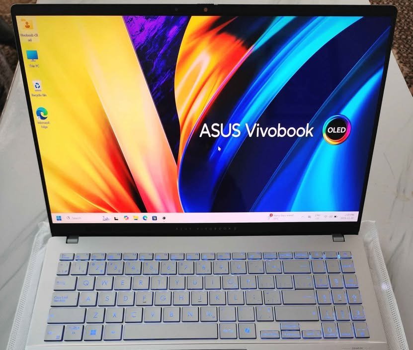 Open ASUS Vivobook S16 OLED (Core Ultra 5 225H) laptop photographed from the front, showing the display and keyboard