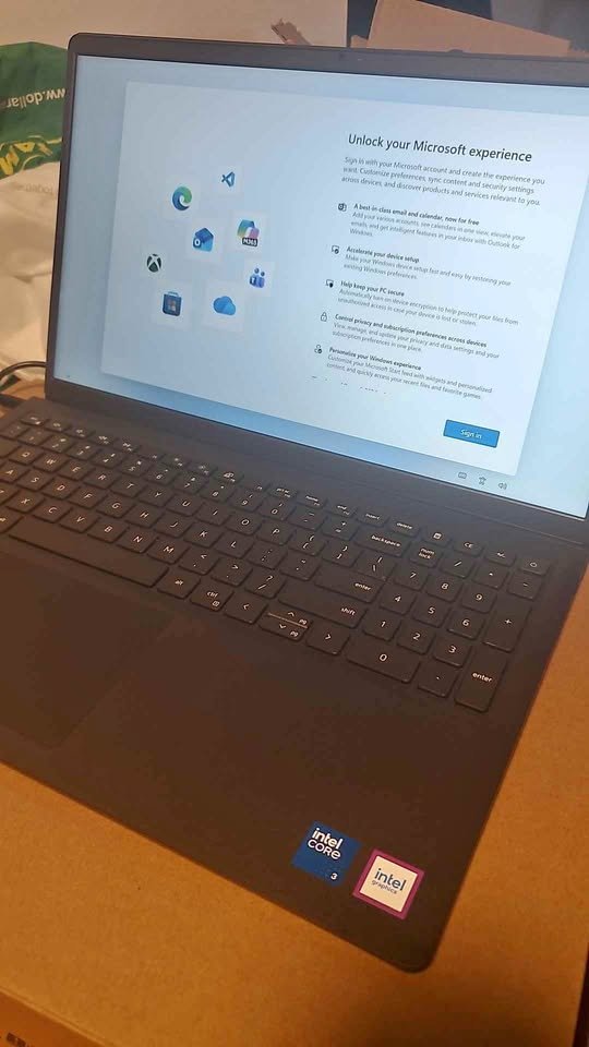 Dell 15 laptop with Intel Core 3 100U processor showing Windows setup screen and full keyboard layout