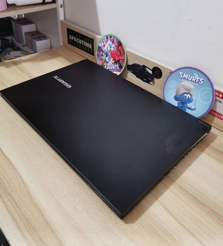 GIGABYTE G5 MF5 Core i5 gaming laptop closed view highlighting build quality