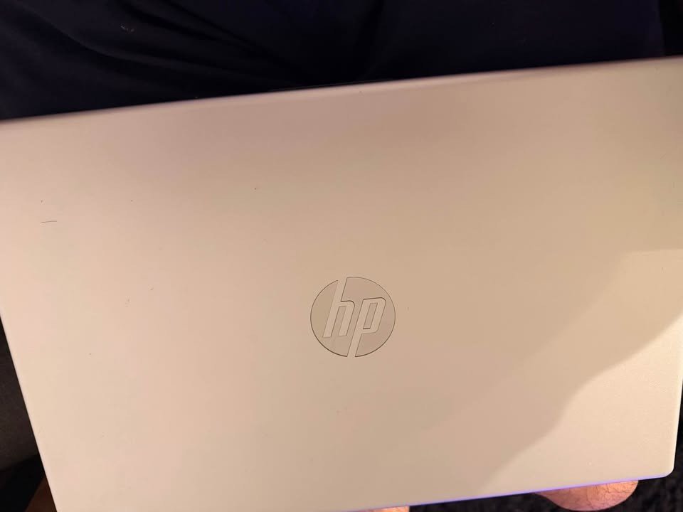 HP 15 Core i7 laptop silver lid with HP logo branding