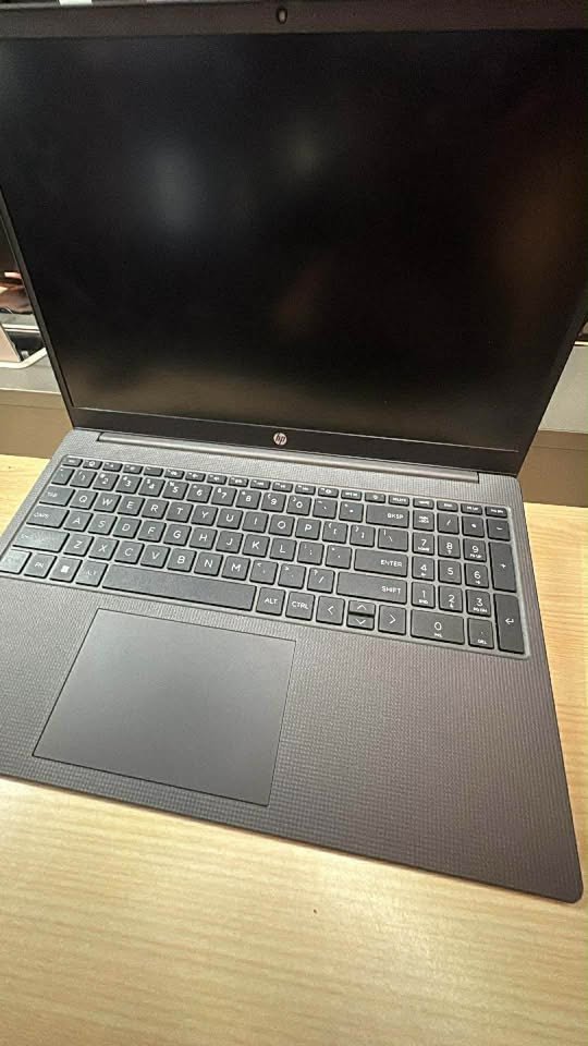 Close-up view of HP 255 G10 full-size keyboard and Display