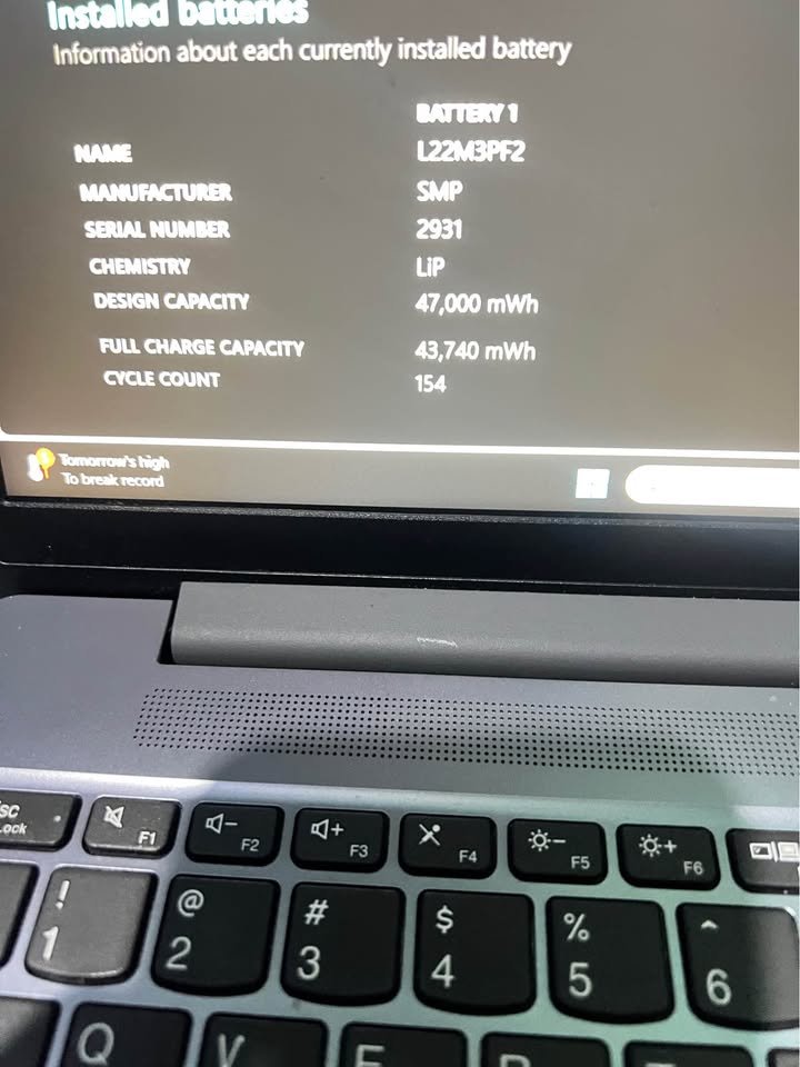 Battery information screen of Lenovo IdeaPad Slim 3 Core i7 with cycle count