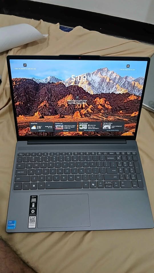 Lenovo IdeaPad Slim 3 Core i7 notebook showing keyboard and trackpad