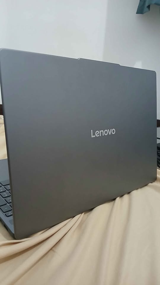 Lenovo IdeaPad Slim 3 Core i7 grey color back side build quality