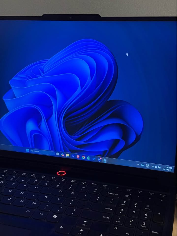 Lenovo Legion Pro 7 Intel Core Ultra 9 275HX Display