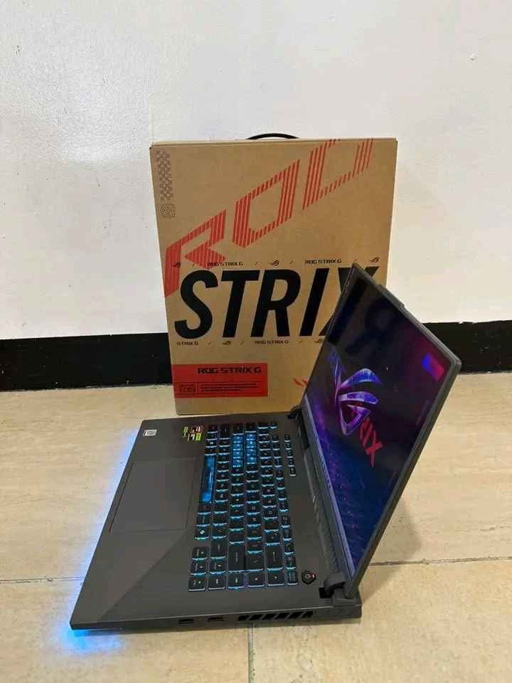 Ports of ASUS ROG Strix G16 AMD Ryzen 9 8940HX