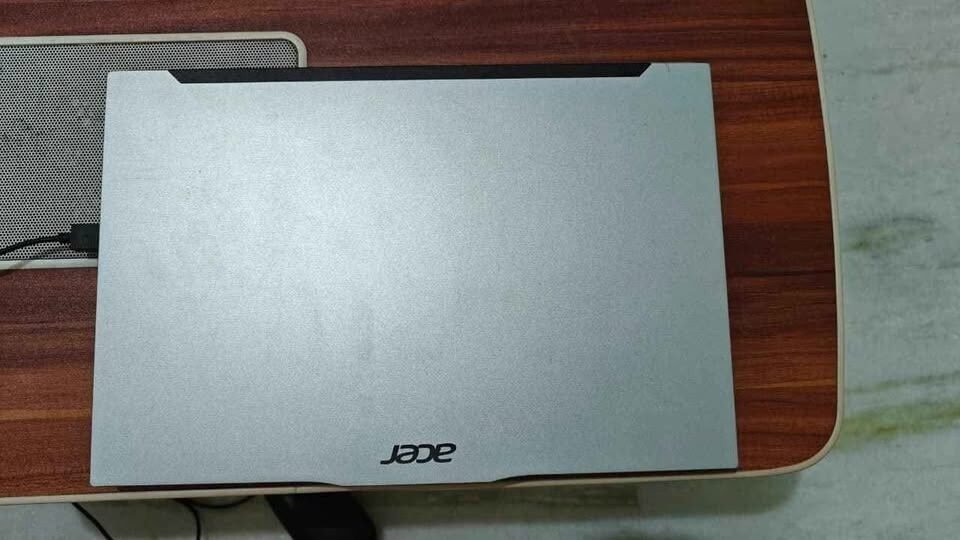 Acer Professional 14 (Intel Core i7-1355U, 13th Gen) rear lid design in silver