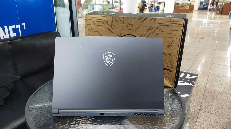 Rear view of MSI Thin 15 Core i5 RTX 3050 gaming laptop, rear ventilation grille, and thermal cooling design.